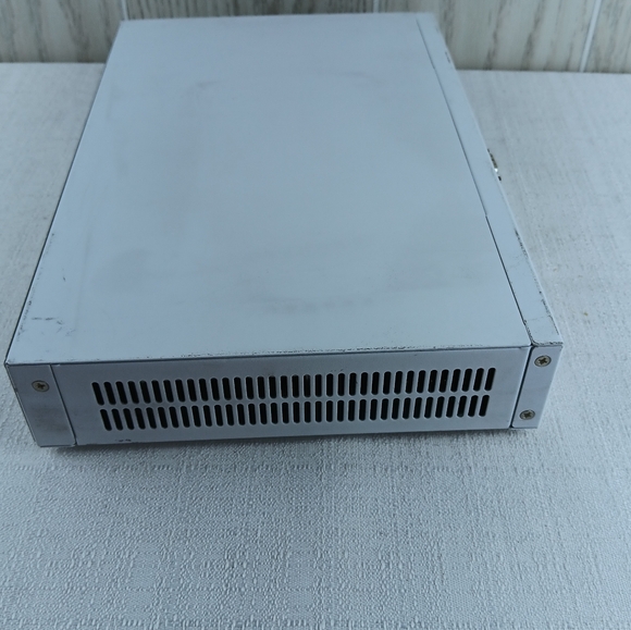 SOPHOS SG 125 Rev. 1 Security Appliance Firewall.  Does not come with any cords. - Picture 7 of 13